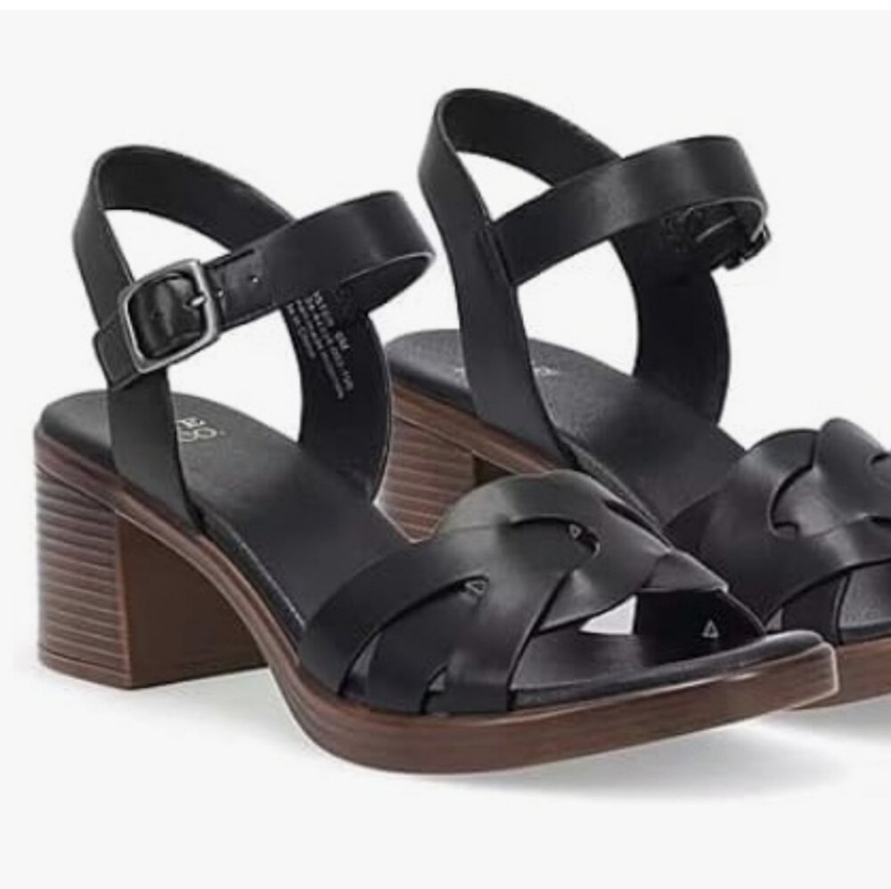 CLOSET CLEAROUT.                    NWOB Frye & Co. Womens Sandals.